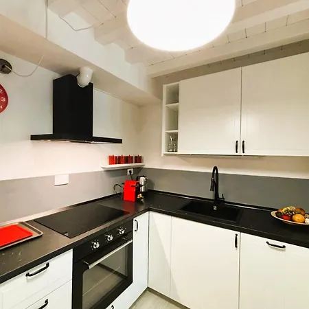 Red Lily Apartment *