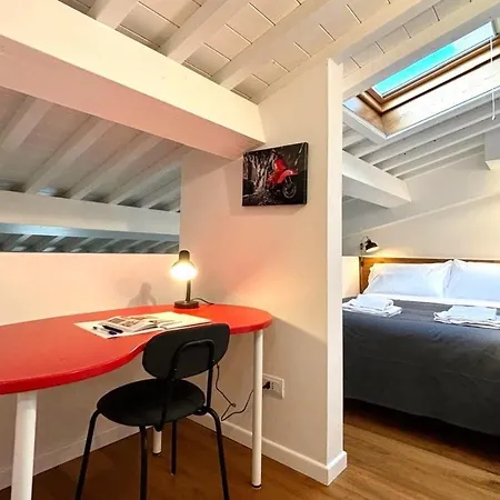 Red Lily Apartment *