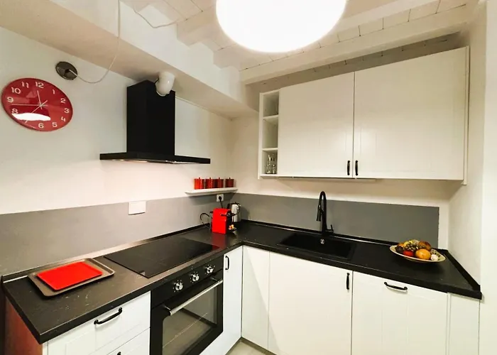 Red Lily Apartament *