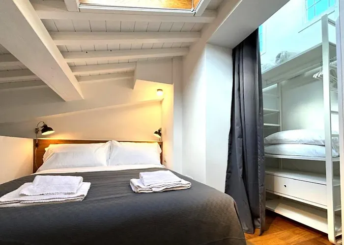 Red Lily Apartament
