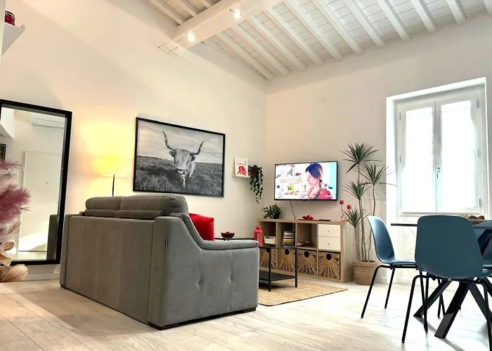 Red Lily Apartament